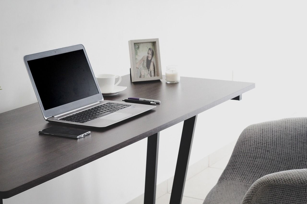 entdecken sie die besten tipps und lösungen für produktives arbeiten im home office. erfahren sie, wie sie ihren arbeitsplatz zu hause optimal einrichten und effizient von zu hause aus arbeiten können.